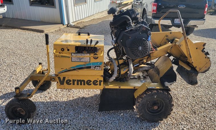 image for item JL9356 2005 Vermeer SC252  stump grinder