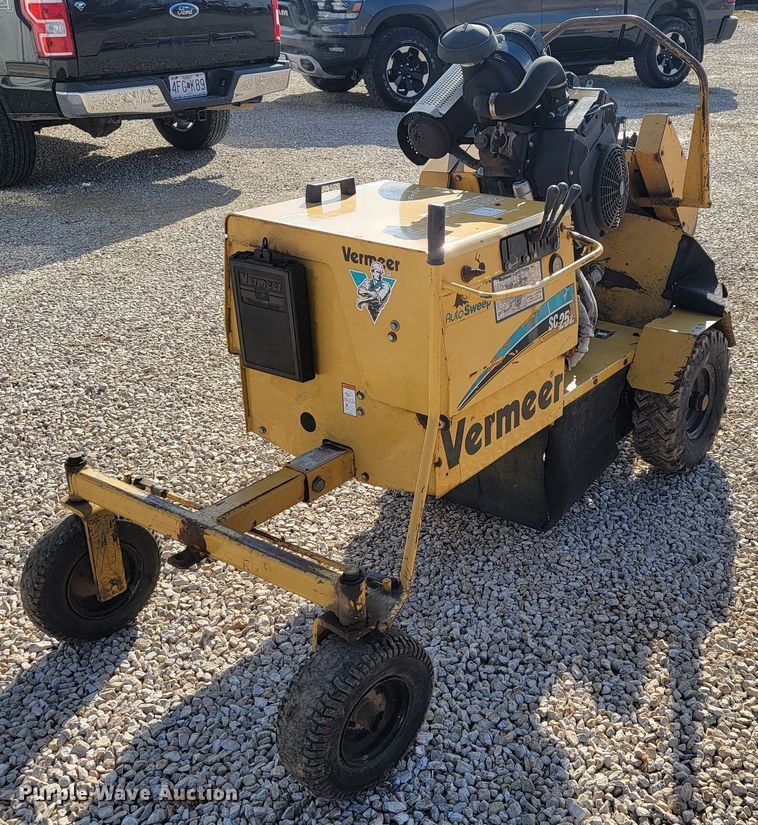 image for item JL9356 2005 Vermeer SC252  stump grinder