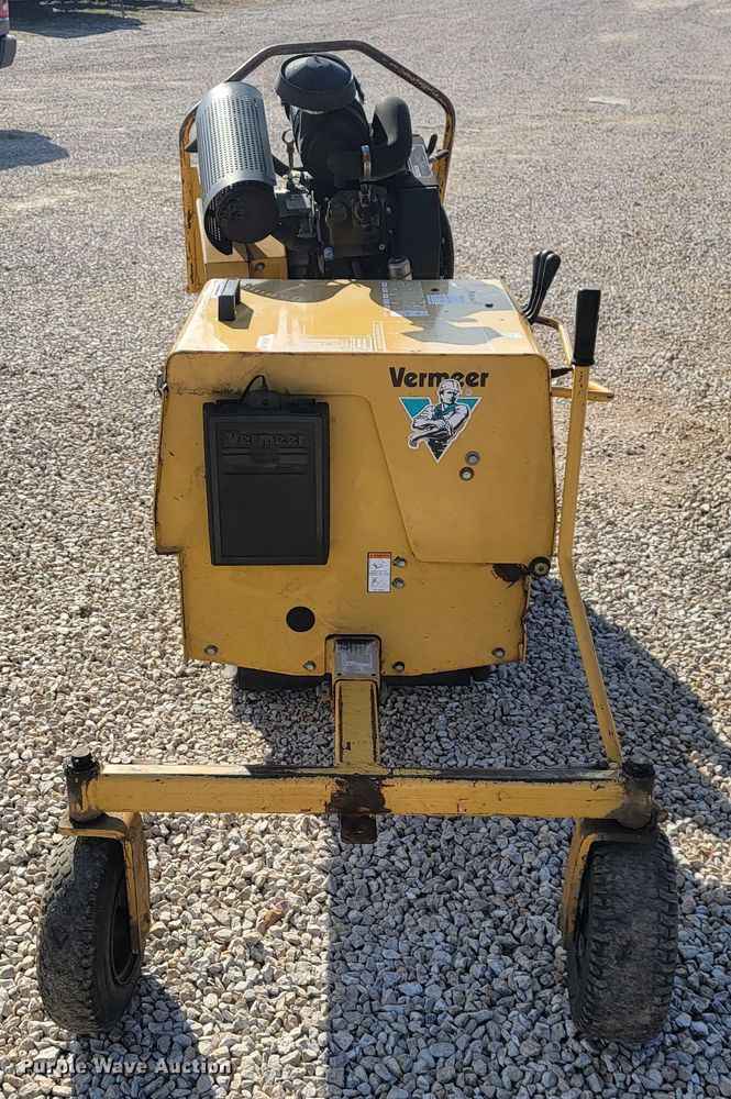 image for item JL9356 2005 Vermeer SC252  stump grinder