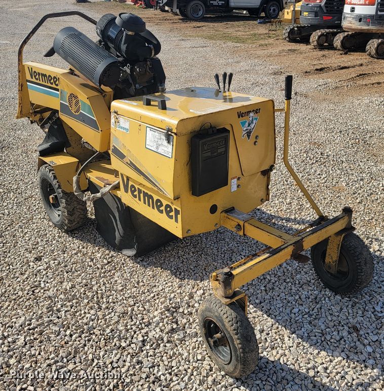image for item JL9356 2005 Vermeer SC252  stump grinder