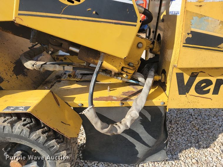 image for item JL9356 2005 Vermeer SC252  stump grinder