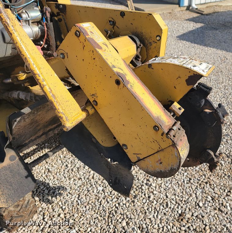 image for item JL9356 2005 Vermeer SC252  stump grinder