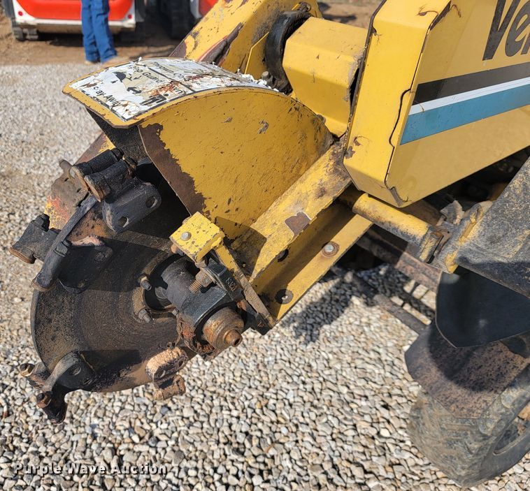 image for item JL9356 2005 Vermeer SC252  stump grinder