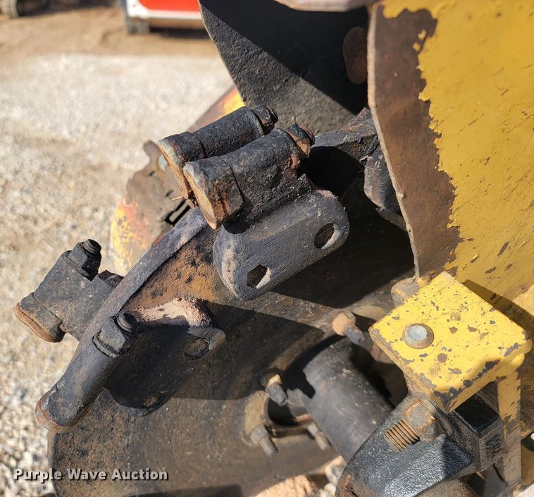 image for item JL9356 2005 Vermeer SC252  stump grinder