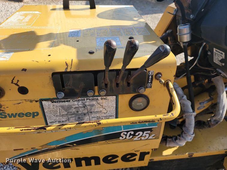 image for item JL9356 2005 Vermeer SC252  stump grinder