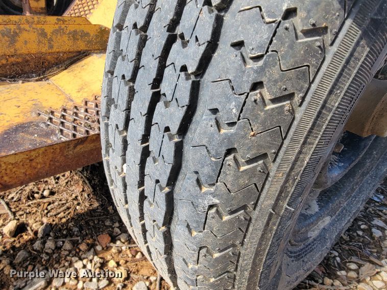 image for item JL9356 2005 Vermeer SC252  stump grinder