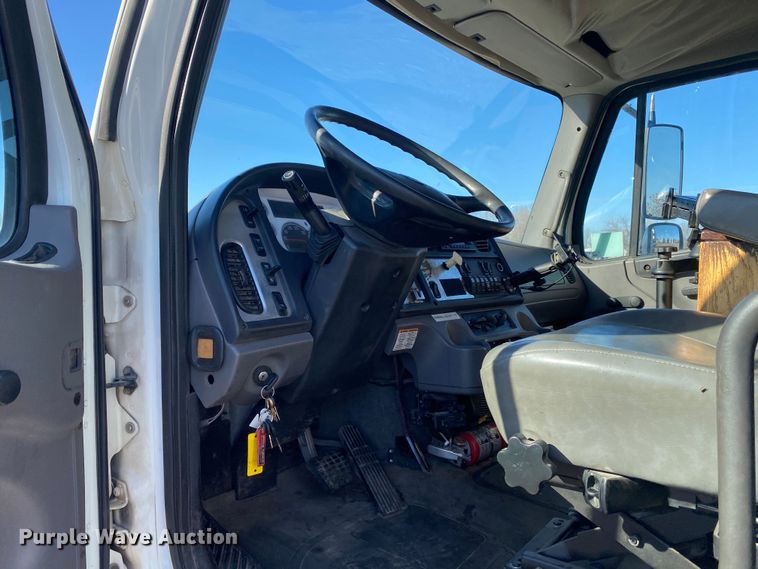 image for item JW9171 2010 Freightliner M2  utility / service truck