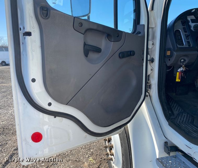 image for item JW9171 2010 Freightliner M2  utility / service truck