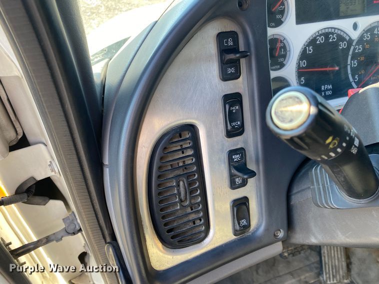 image for item JW9171 2010 Freightliner M2  utility / service truck