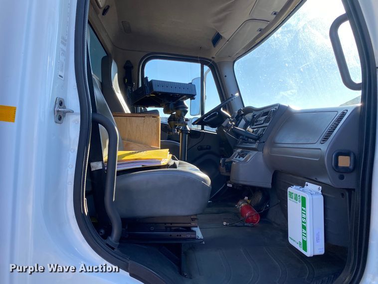 image for item JW9171 2010 Freightliner M2  utility / service truck