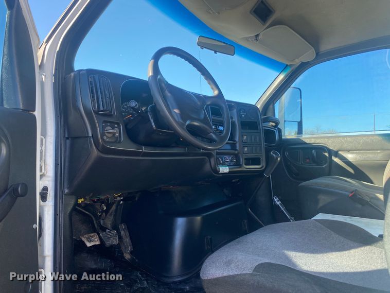 image for item KB9567 2006 GMC C6500  utility / service truck