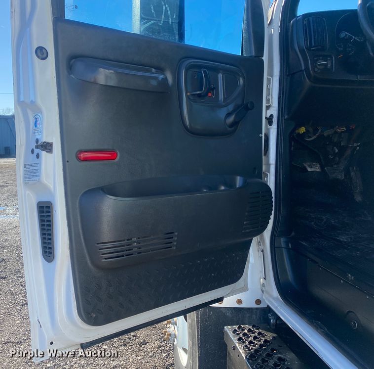 image for item KB9567 2006 GMC C6500  utility / service truck