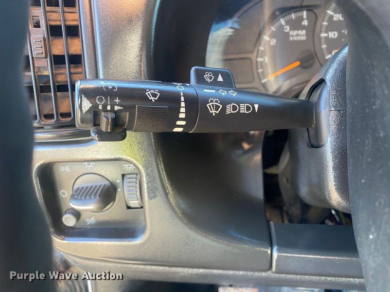 image for item KB9567 2006 GMC C6500  utility / service truck