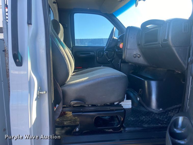 image for item KB9567 2006 GMC C6500  utility / service truck