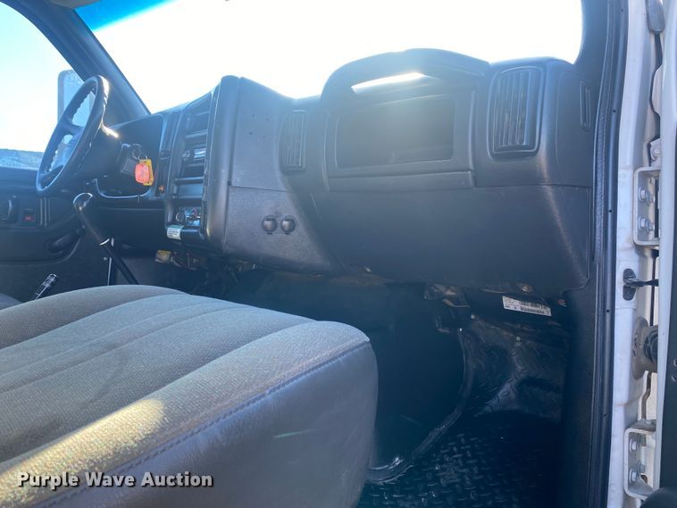 image for item KB9567 2006 GMC C6500  utility / service truck