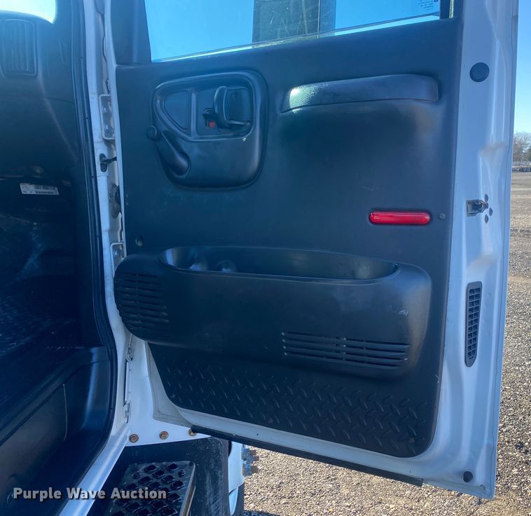 image for item KB9567 2006 GMC C6500  utility / service truck