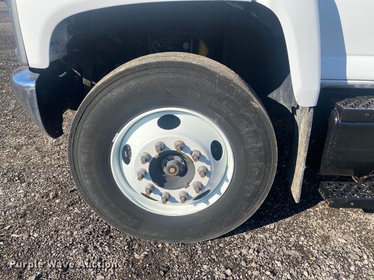 image for item KB9567 2006 GMC C6500  utility / service truck