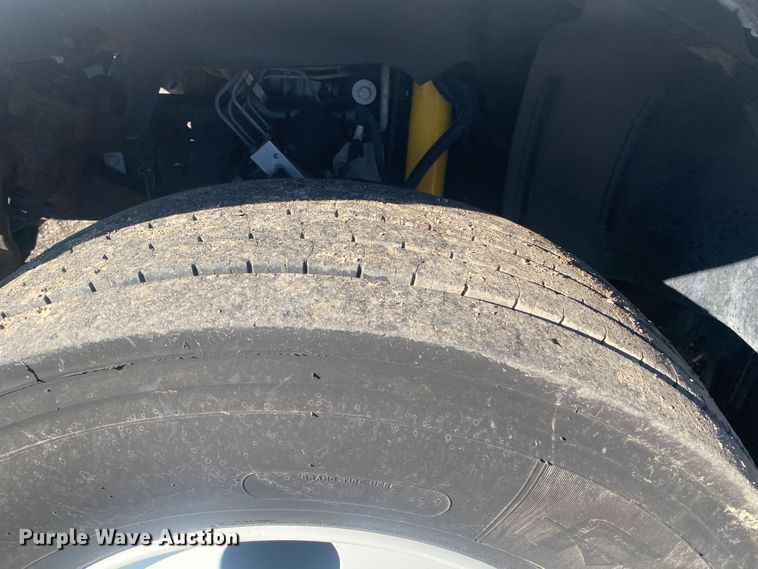 image for item KB9567 2006 GMC C6500  utility / service truck