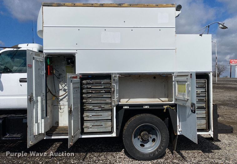 image for item KB9574 1998 GMC C5500  utility / service truck