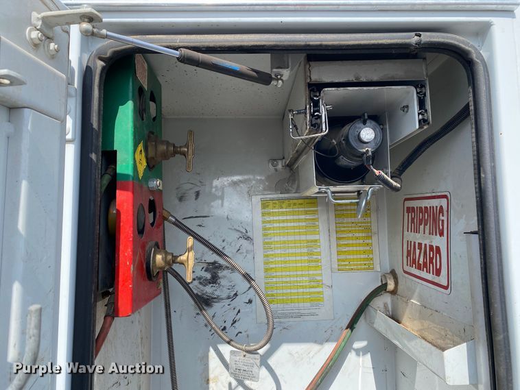 image for item KB9574 1998 GMC C5500  utility / service truck