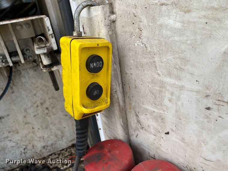 image for item KB9574 1998 GMC C5500  utility / service truck