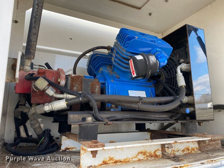 image for item KB9574 1998 GMC C5500  utility / service truck