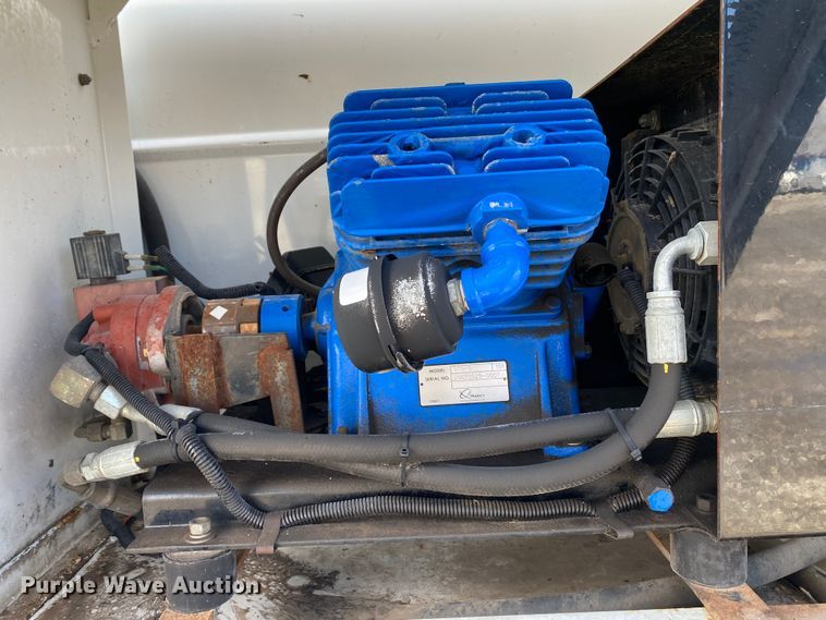 image for item KB9574 1998 GMC C5500  utility / service truck