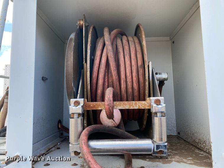 image for item KB9574 1998 GMC C5500  utility / service truck