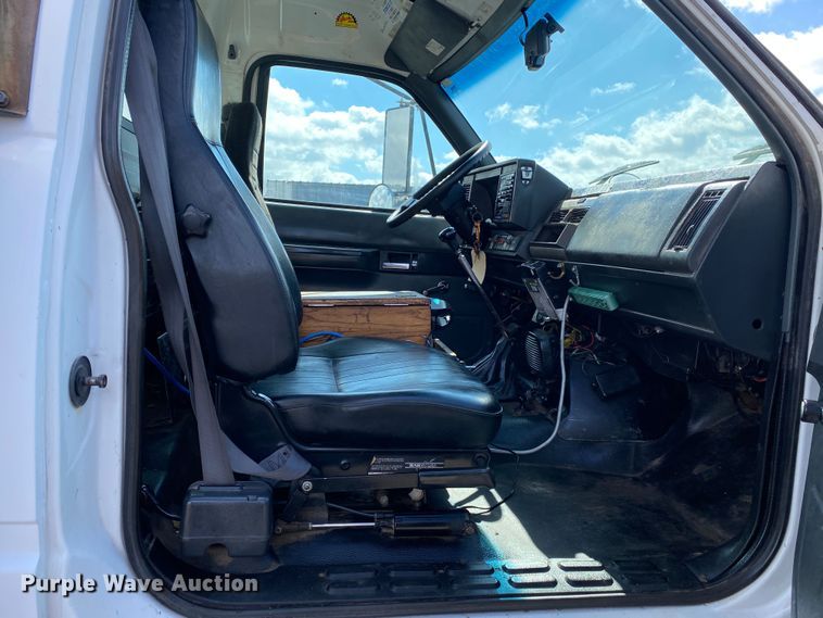 image for item KB9574 1998 GMC C5500  utility / service truck