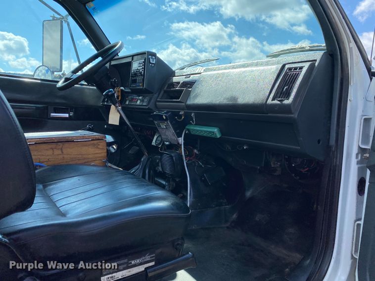 image for item KB9574 1998 GMC C5500  utility / service truck