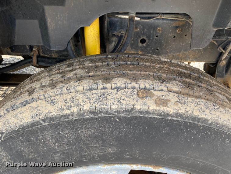 image for item KB9574 1998 GMC C5500  utility / service truck