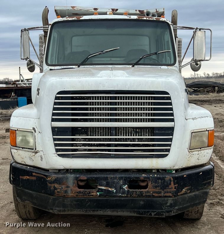 image for item KR9534 1993 Ford L9000  dump truck