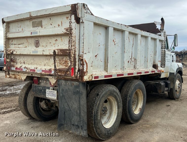image for item KR9534 1993 Ford L9000  dump truck
