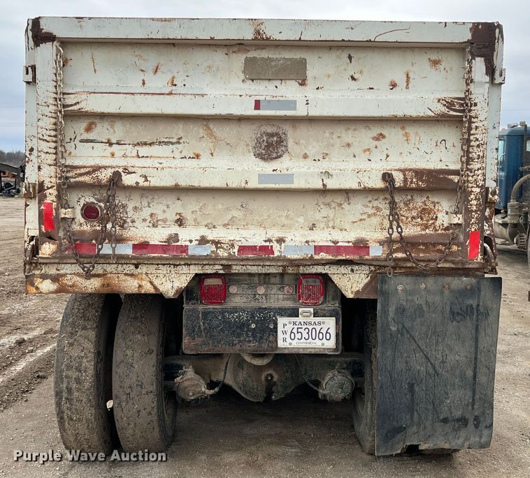 image for item KR9534 1993 Ford L9000  dump truck