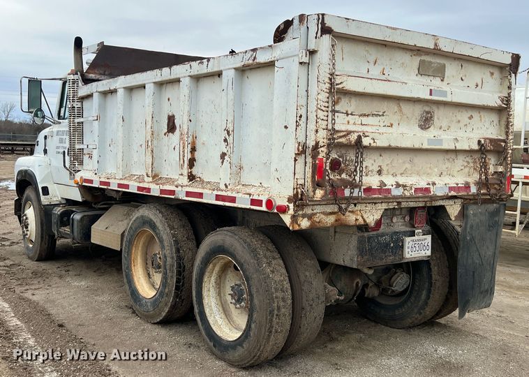 image for item KR9534 1993 Ford L9000  dump truck