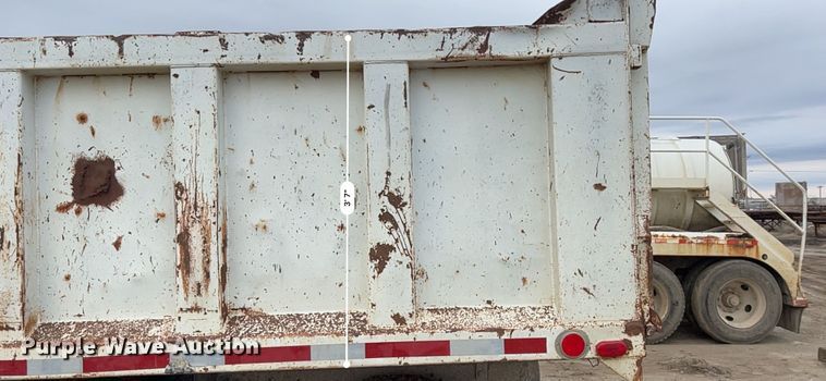 image for item KR9534 1993 Ford L9000  dump truck