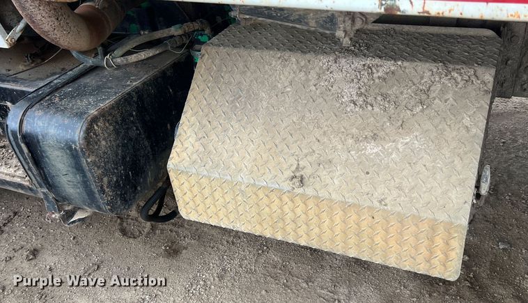 image for item KR9534 1993 Ford L9000  dump truck