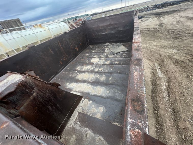 image for item KR9534 1993 Ford L9000  dump truck