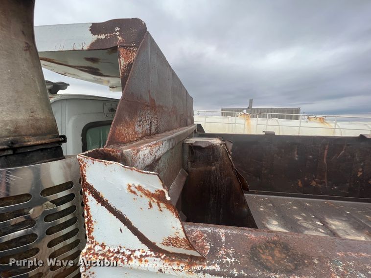 image for item KR9534 1993 Ford L9000  dump truck