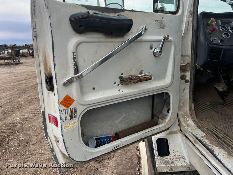 image for item KR9534 1993 Ford L9000  dump truck