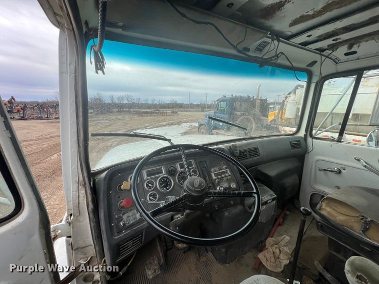 image for item KR9534 1993 Ford L9000  dump truck