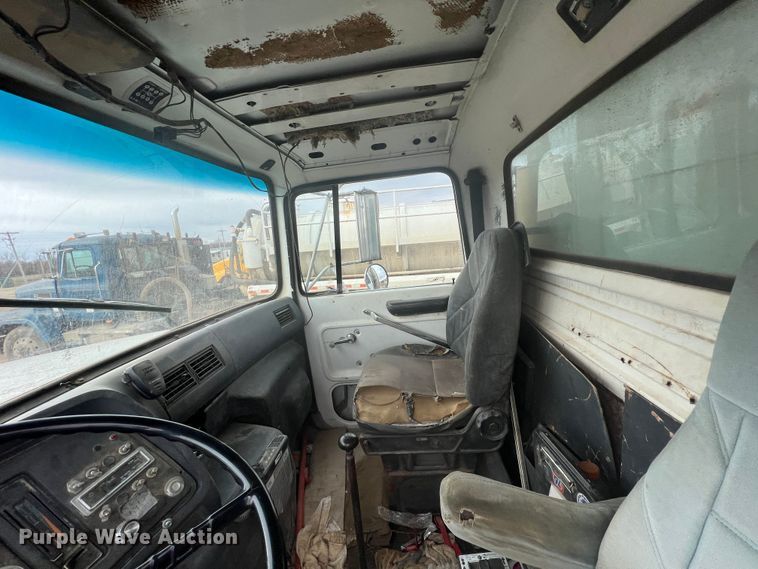 image for item KR9534 1993 Ford L9000  dump truck