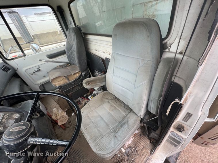 image for item KR9534 1993 Ford L9000  dump truck