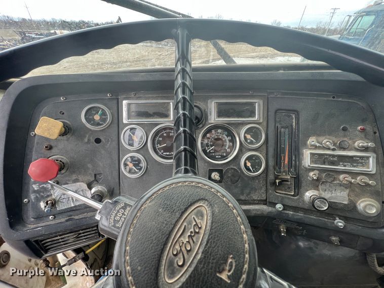 image for item KR9534 1993 Ford L9000  dump truck