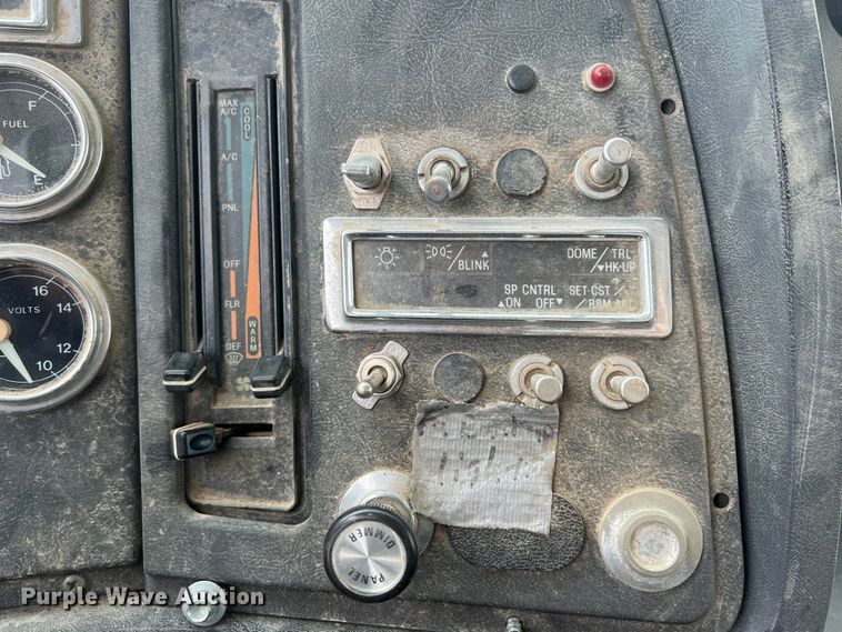 image for item KR9534 1993 Ford L9000  dump truck