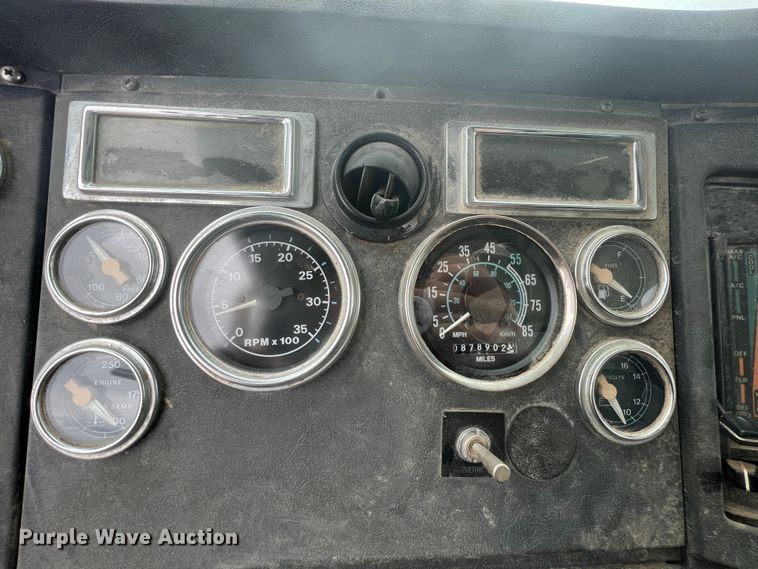 image for item KR9534 1993 Ford L9000  dump truck