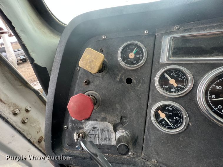 image for item KR9534 1993 Ford L9000  dump truck