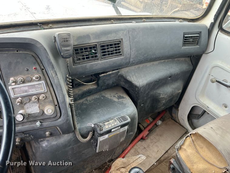 image for item KR9534 1993 Ford L9000  dump truck