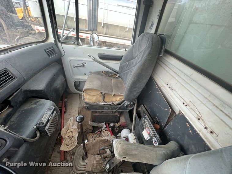 image for item KR9534 1993 Ford L9000  dump truck