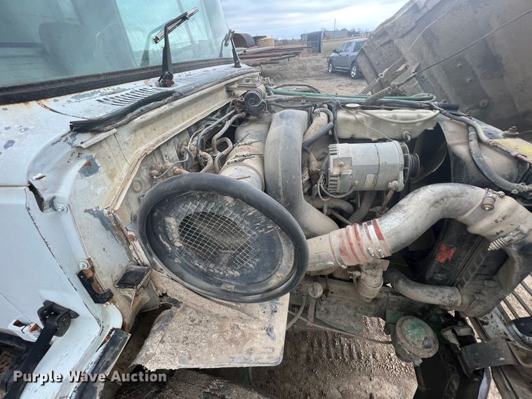 image for item KR9534 1993 Ford L9000  dump truck